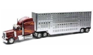 Peterbilt 379 Livestock Truck   1:32 Scale: Toys & Games