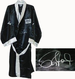 Roy Jones Jr Signed Everlast Black Full Length Boxing Robe   Autographed Boxing Robes and Trunks Sports Collectibles