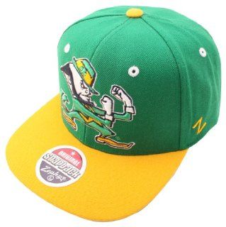 Notre Dame Fighting Irish Adult Refresh Snapback Cap   Kelly Green  Sports Fan Baseball Caps  Sports & Outdoors