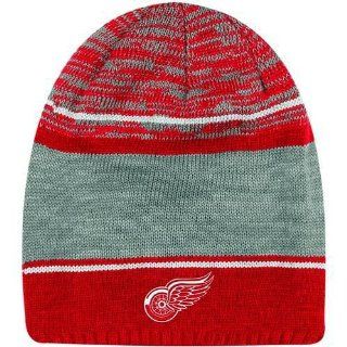 Detroit Red Wing hat : Reebok Detroit Red Wings Face off Long Knit Hat   Red : Sports Fan T Shirts : Sports & Outdoors