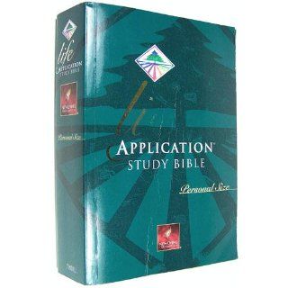 Life Application Study Bible  Personal Size   New Living Translation Tyndale House Publishers 9780842368735 Books