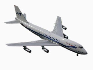 Gemini Jets Scandinavian (Old Colors) B747 200 1400 Scale Toys & Games