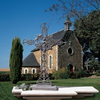 Design Toscano The Veneration Our Lady of the Roses Iron Cross Statue   Garden Statues