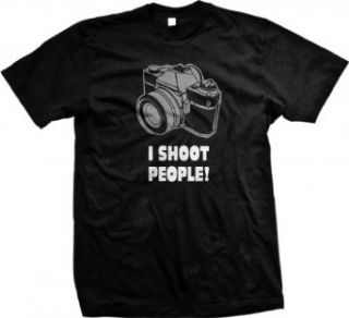 I Shoot People T shirt, Funny College T shirts: Novelty T Shirts: Clothing