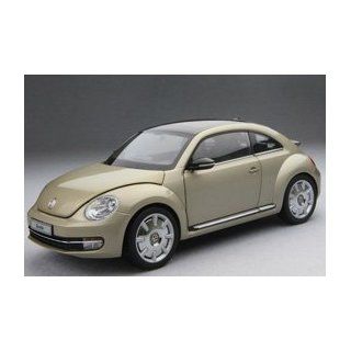2012 Volkswagen New Beetle Moon Rock Silver 1/18 by Kyosho 08811: Toys & Games