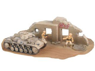 PzKpfw II Ausf F WWII Tank 1/76 Revell Germany: Toys & Games