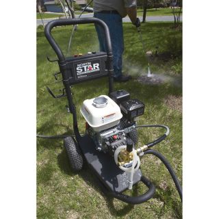 NorthStar Gas Cold Water Pressure Washer — 2.5 GPM, 3000 PSI, Model# 15781120  Gas Cold Water Pressure Washers
