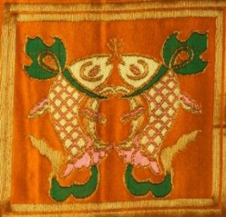Exotic India Eight Auspicious Tibetan Symbols   The Golden Fishes   Yellow: Clothing
