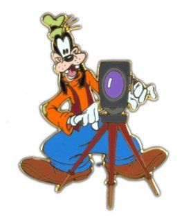 Disney Pins Goofy Behind Camera: Toys & Games