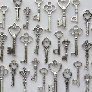 Skeleton Key Charm Set in Antique Silver (48 Charms) 6 Different Styles   Vintage Style Key Charms   The Amelia Collection: