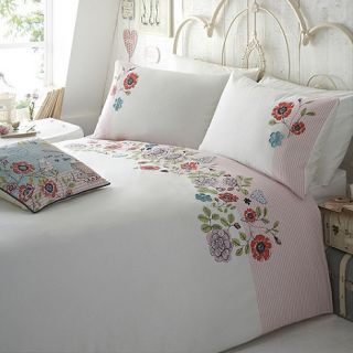At home with Ashley Thomas Ashley Thomas white Heirloom floral bedding set